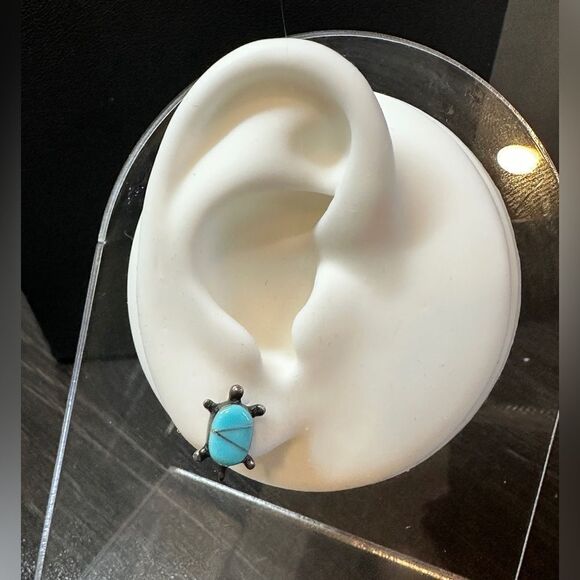 Sleeping beauty turquoise and sterling silver turtle earring studs! - Picture 3 of 10